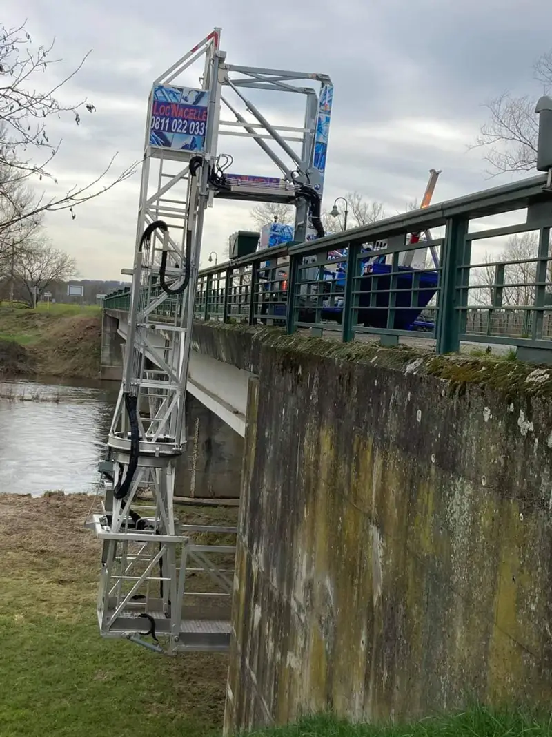 passerelle négative sous pont locnacelle